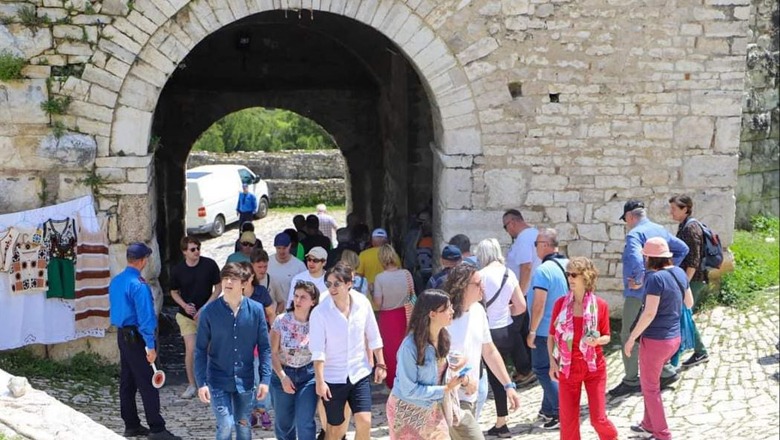 4.5 mln turistë të huaj në 6 muajt e parë të vitit, Kumbaro: Koordinim i strukturave për mbarëvajtjen e sezonit