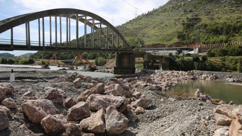 Nis ndërhyrja e vështirë për të shpëtuar Urën e Zogut, më tej duhet restauruar e gjitha!