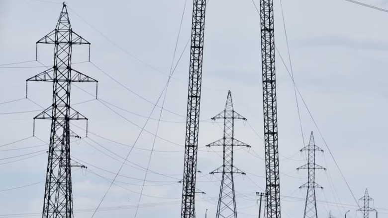 Shqipëria në 'black out' total për 30 minuta, ndërprerje edhe në Mal të Zi, Bosnje e Kroaci! Balluku: Ende jemi në rrezikshmërie të lartë! OST: Defekti nga Greqia nga temperaturat ektreme