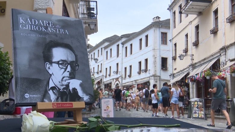 Gjirokastër/ Homazhe për Kadare në qytetin e lindjes! Ceremoni përkujtimore dhe në Korçë e Elbasan