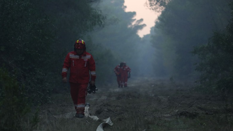 Zjarri në Qafën e Llogarasë, Agjencia Kombëtare e Mbrojtjes Civile: Shmangni kalimin në këtë rrugë! Po punohet për shuarjen e flakëve