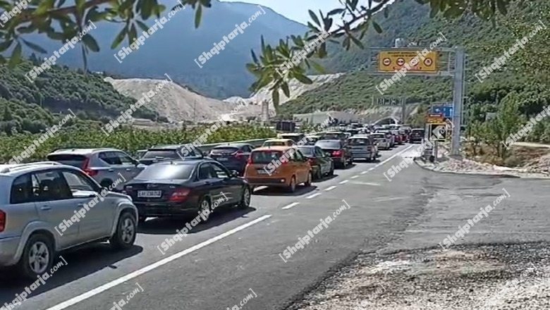 Hapja e tunelit të Llogarasë dynd pushuesit në plazhet e jugut, trafik kilometrik (VIDEO)