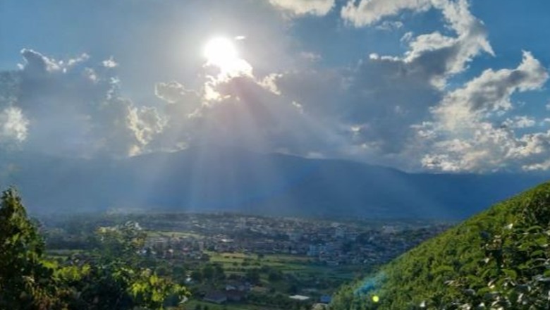  Kthjellime dhe vranësira kalimtare, si parashikohet moti për këtë javë