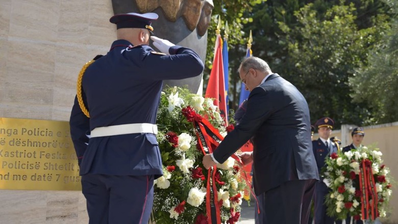 Ceremonia përkujtimore në 15-vjetorin e rënies në krye të detyrës të 4 Dëshmorëve të Atdheut, ministri Ervin Hoxha: Falë sakrificës së tyre gëzojmë të ardhme të sigurt