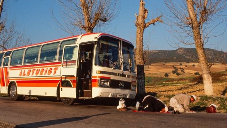 'Turistë të përgjuar': Pushime nën syrin vigjilent të Sigurimit