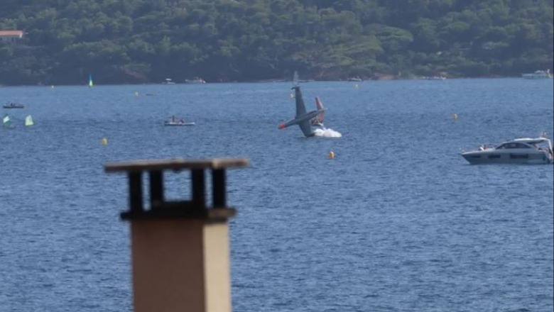 VIDEO/ Rrëzohet avioni gjatë paradës ajrore në Francë, gjendet trupi i pajetë i pilotit