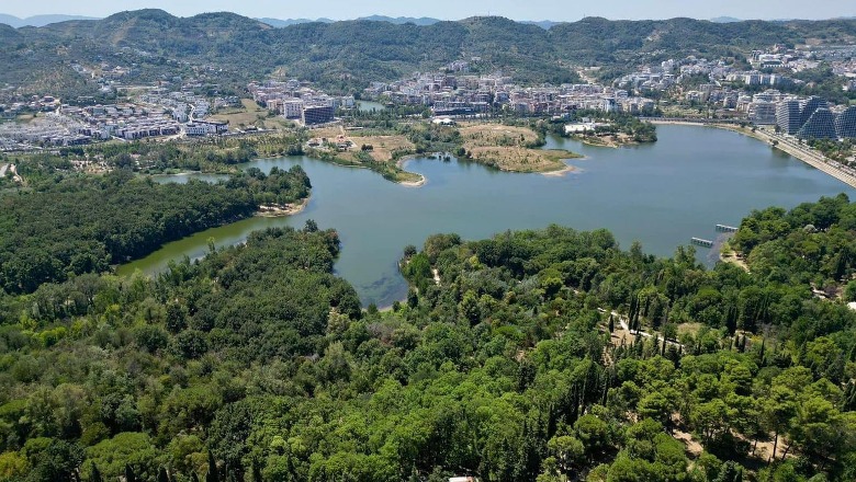 Rama ndan foto nga Parku i Liqenit Artificial: Oazi i qetë i Tiranës sonë