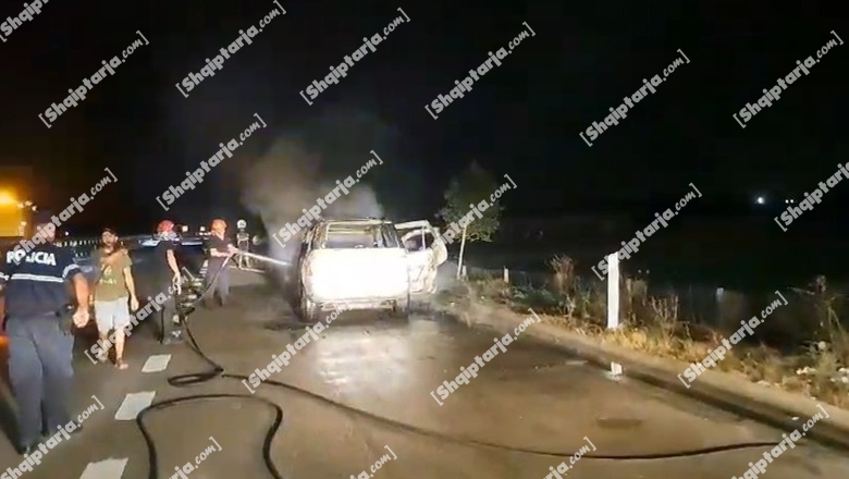 Merr flakë makina në autostradën Fier-Vlorë, mjeti shkrumbohet totalisht 