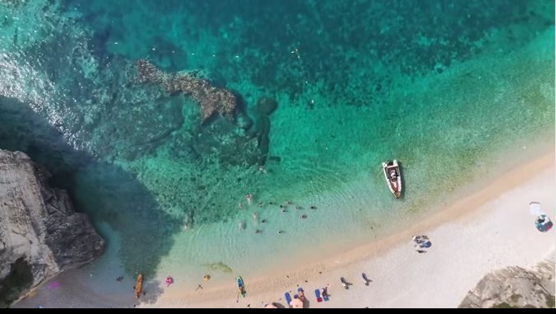 VIDEO/ Gjiri i Gramës, një nga perlat e rivierës shqiptare