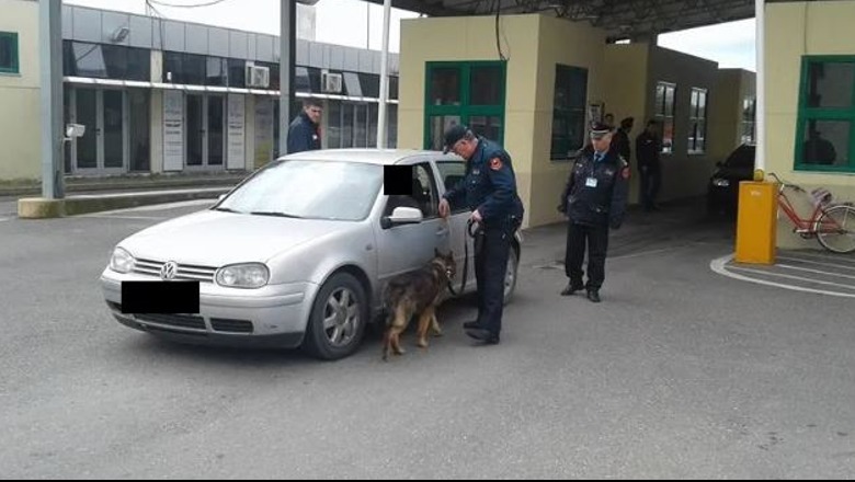 Muriqan/ Po udhëtonte drejt Malit të Zi me hashash në makinë, nën akuzë 25-vjeçarja kosovare