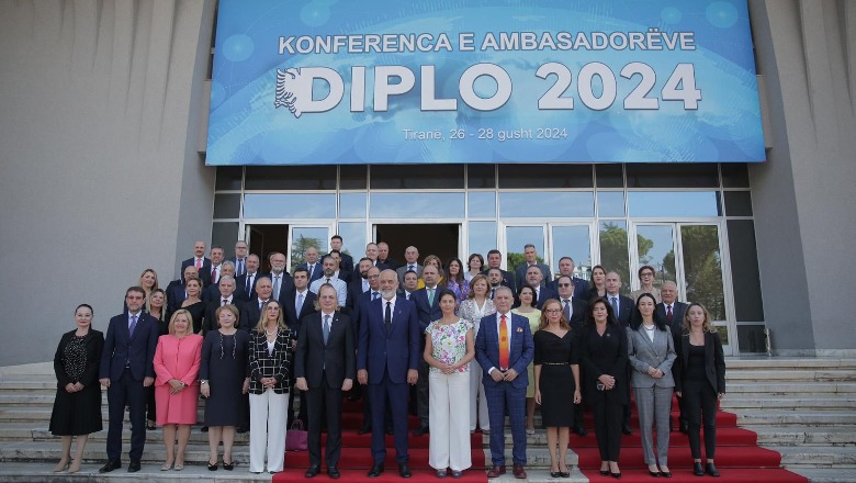  'Në 2027 Shqipëria mirëpret samitin e NATO-s!' Rama në Konferencën e ambasadorëve: Vitin tjetër presim 44 liderë evropianë! Në 2030 duhet të jemi gati për në BE