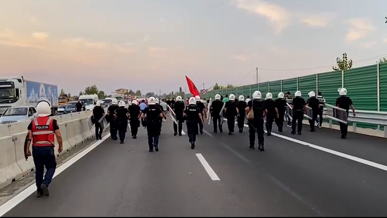 Protestë në Thumanë-Kashar, tensione mes policisë dhe banorëve, kërkohet hyrje dhe dalje për zonat e Krujës dhe Fushë-Krujës