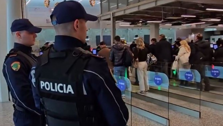 Rinas, francezi kapet me kokainë, heroinë dhe hashash në aeroport! Pranga edhe shqiptarit nga Gjakova, iu gjet sasi droge