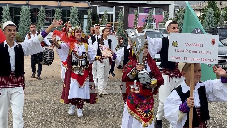  Vallja e Rrajcës triumfon në Itali! Ansambli i Prrenjasit fiton çmimin e parë në Festivalin Ndërkombëtar të Folklorit