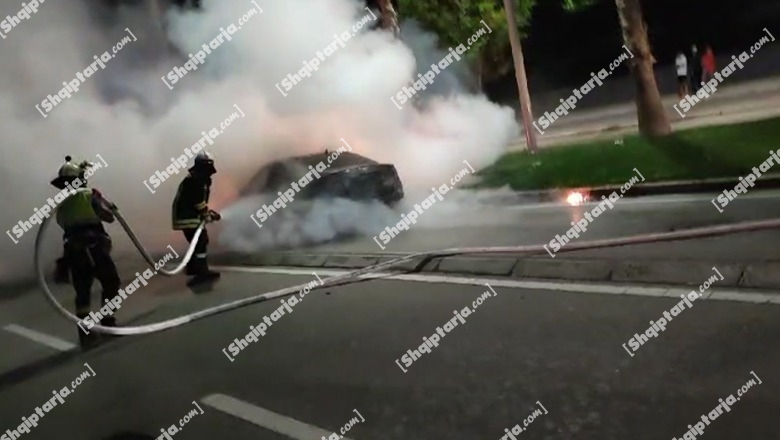 Mori flake gjatë ecjes, shkrumbohet “Benzi” në Lungomare (VIDEO)