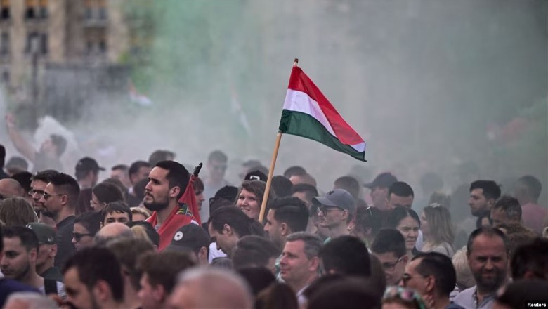 Hungari, mijëra protestues kërkojnë t'i jepet fund 'propagandës' së medias shtetërore