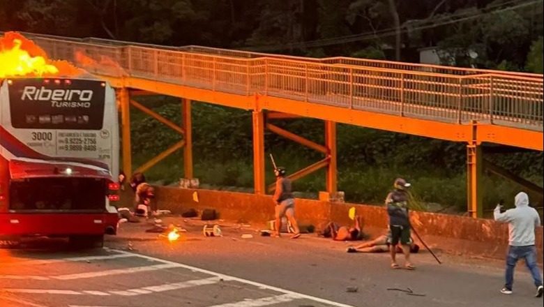 Përleshje mes tifozëve të Palmeiras dhe Cruzeiros në Brazil, një i vdekur dhe 17 të plagosur (VIDEO)