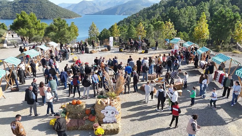 'Agro fest’, reklamon bukuritë e Gurit të Zi në Shkodër! Duarartat e tezgjahut joshin turistët në këtë qytet