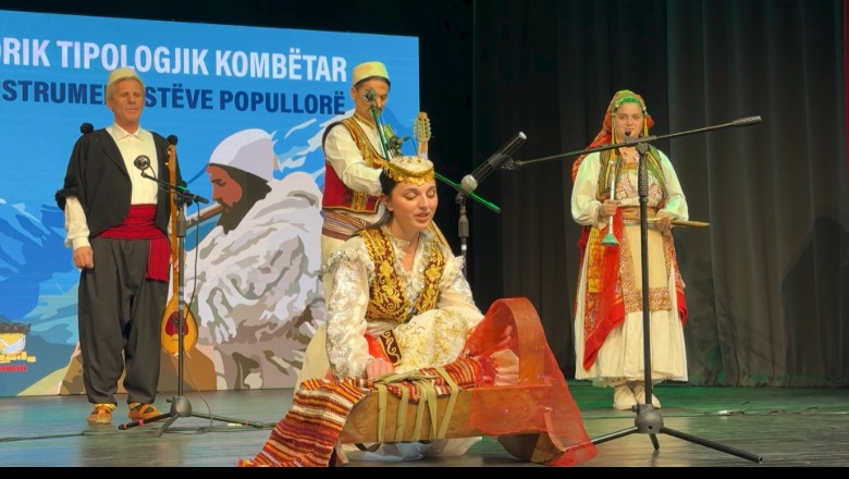 Artistët e folkut mblidhen në Lezhë për Festivalin Folklorik Tipologjik të Rapsodeve dhe Instrumentisteve, marrim pjesë në garë 18 grupe