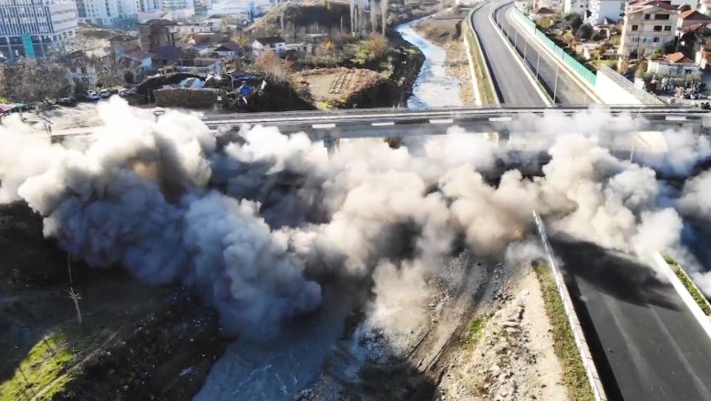 Tiranë/ Projekti i Unazës së Madhe, shembet me shpërthim të kontrolluar Ura e vjetër e Babrroit (VIDEO)