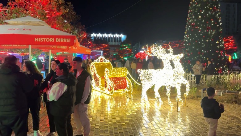 Krijohet Betlehemi në Lezhë, simboli i Krishtlindjeve vjen për herë të parë në këndin e festave