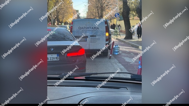 FOTOLAJM/ Ja si bllokohet trafiku në zonën e Bllokut në Tiranë